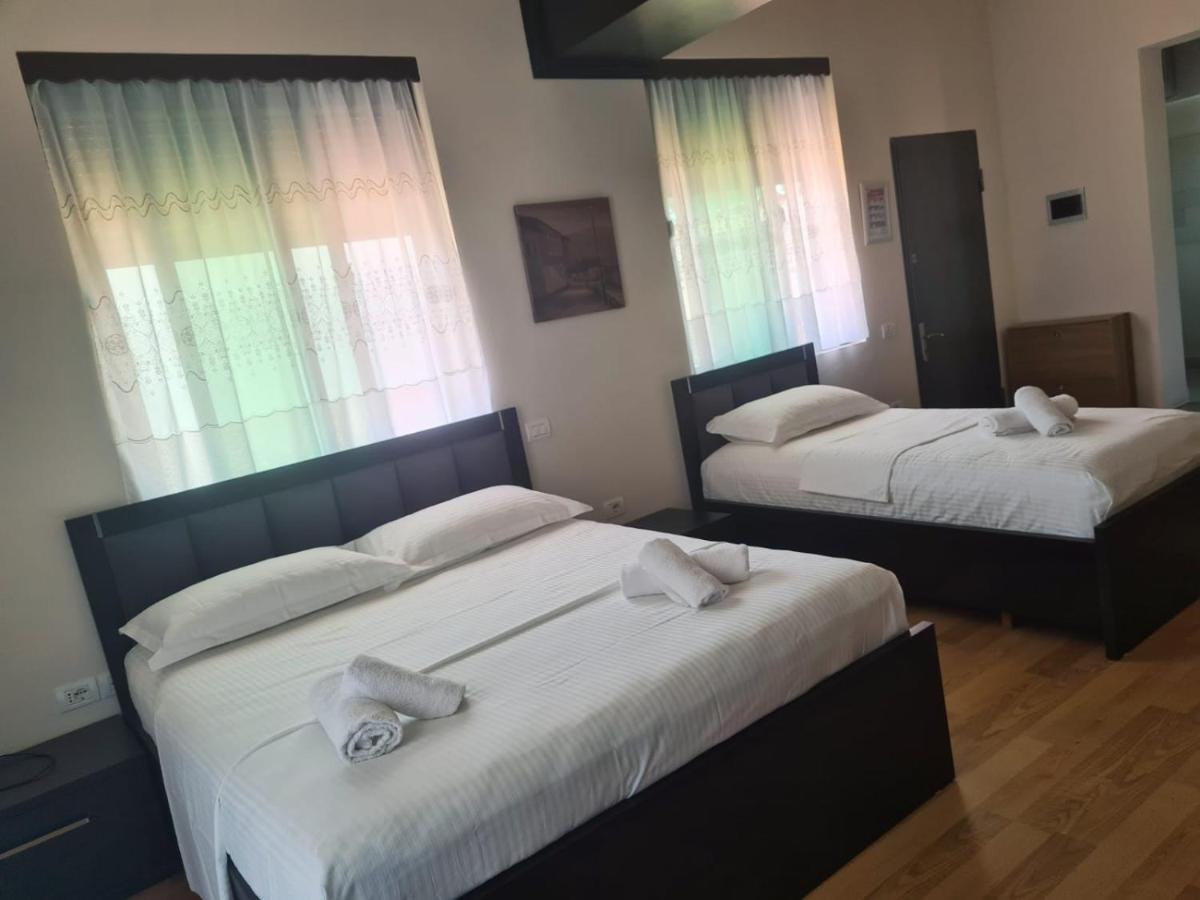 Vila 32 Berat Exteriér fotografie